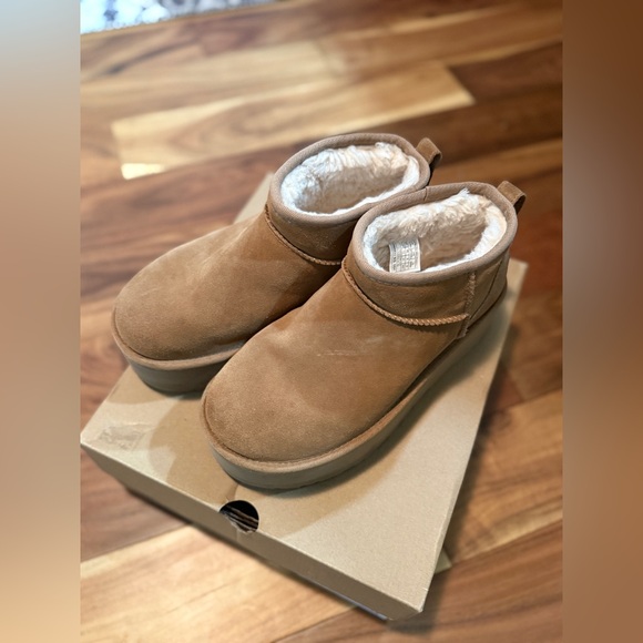 UGG® Classic Ultra Mini Platform Boot (Women) - Picture 4 of 15
